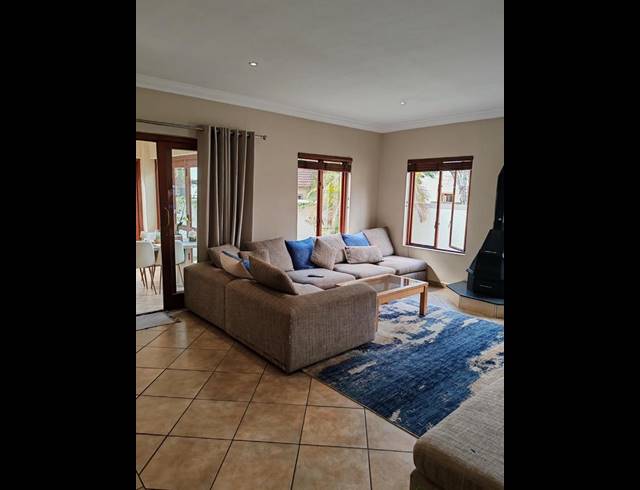 3 BEDROOM TOWNHOUSE FOR SALE IN MIDSTREAM ESTATE